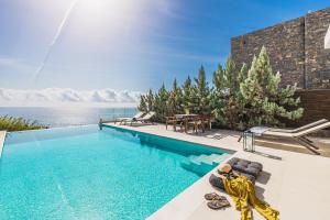 Bazén v ubytování Ethereal Southcrete Villas nebo v jeho okolí