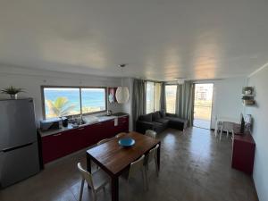 Η κουζίνα ή μικρή κουζίνα στο Lazareto Oceanview