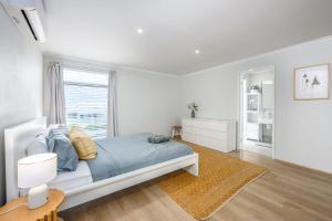 Postel nebo postele na pokoji v ubytování Coastal Comfort In Golden Bay