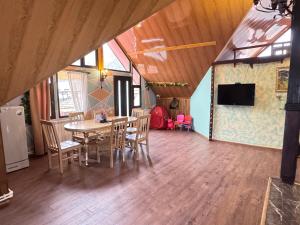 Μια τηλεόραση ή/και κέντρο ψυχαγωγίας στο Paxlava Dilijan Guesthouse & Restaurant