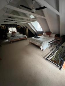 Ένα ή περισσότερα κρεβάτια σε δωμάτιο στο The Granny Flat