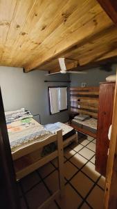 Ένα ή περισσότερα κρεβάτια σε δωμάτιο στο Cabañas SKY