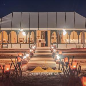 Restaurace v ubytování Sahara Desert Camp