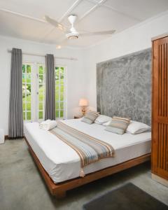 Postel nebo postele na pokoji v ubytování Angel's Home