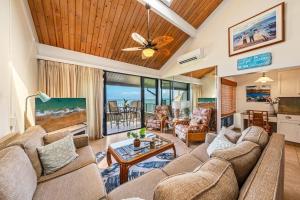 Posezení v ubytování Kahana Village 33 · KHV 33 Oceanfront 2BD Villa Spectacular Ocea