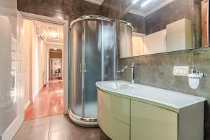 Koupelna v ubytování Villa Piccolomini + 79 fotografií