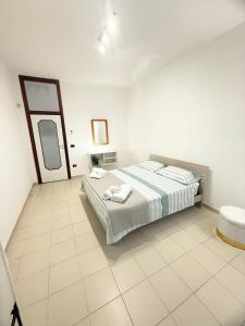 Giường trong phòng chung tại DoMi House