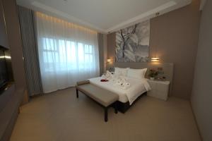 Postel nebo postele na pokoji v ubytování Sands Bavet Hotel + 33 fotografií