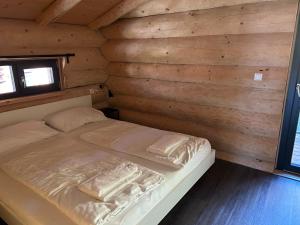 Ένα ή περισσότερα κρεβάτια σε δωμάτιο στο Exklusives Chalet im Skigebiet Nassfeld