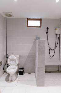 Et badeværelse på Holmestay-Best location! Comfort room! + 13 billeder