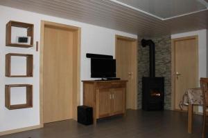 TV a/nebo společenská místnost v ubytování Adlerhorst + 6 fotografií