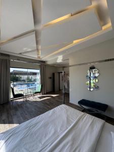 a bedroom with a bed and a living room at Lamour Villa in Şallān +23 photos