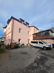 Το κτήριο όπου στεγάζεται  το ξενοδοχείο +3 φωτογραφίες