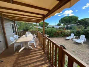 Μπαλκόνι ή βεράντα στο Mobil-Home 419 Camping Lac des rêves proche de la mer