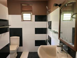 Ванная комната в Aran Villa Yala +34 фотографии