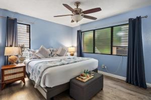 a bedroom with a bed and a ceiling fan at Kihei Resort 127 · KRS 127 Relaxing 1BD Condo w AC Pool Beach Ne in Kihei +42 photos
