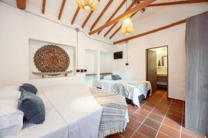 Giường trong phòng chung tại Sweet Helen Casa Santa +29 ảnh