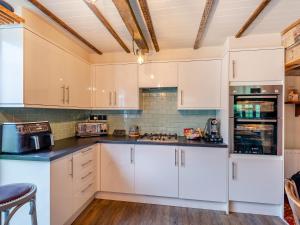 Η κουζίνα ή μικρή κουζίνα στο Hook & Hatchet - Uk48201