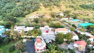 Bazén v ubytování Rose Garden Resort DAULATABAD FORT nebo v jeho okolí