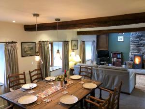 Μια τηλεόραση ή/και κέντρο ψυχαγωγίας στο Little Knott