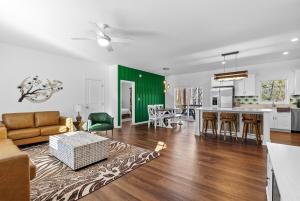 Kuchyň nebo kuchyňský kout v ubytování Lakin' Reel Memories - Lake Gaston