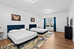 Postel nebo postele na pokoji v ubytování Lakin' Reel Memories - Lake Gaston