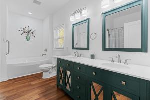 Koupelna v ubytování Lakin' Reel Memories - Lake Gaston + 36 fotografií