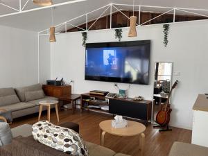 Μια τηλεόραση ή/και κέντρο ψυχαγωγίας στο Elegant Classic Suite