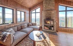 Posezení v ubytování Stunning Home In Noresund With Sauna