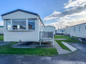 Budova, kde se kemp nachází + 12 fotografií