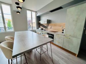 Η κουζίνα ή μικρή κουζίνα στο République 5 - Downtown & close to thermal baths +25 φωτογραφίες