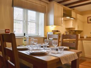 Η κουζίνα ή μικρή κουζίνα στο Red Lion Lodge +5 φωτογραφίες