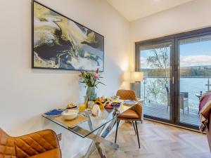 Posezení v ubytování Kimcraigan Lodge + 14 fotografií