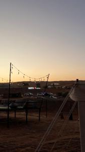 Východ nebo západ slunce při pohledu z luxury tent nebo okolí