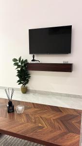 TV a/nebo společenská místnost v ubytování شقة مميزة بغرفة نوم وصالة