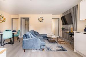 a living room with a blue couch and a table at The Burleigh palace in Cambridge
