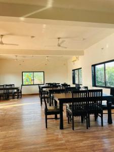 Restaurace v ubytování ShreeVan Resort By Sk