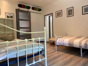 Ένα ή περισσότερα κρεβάτια σε δωμάτιο στο Maison de Maddy