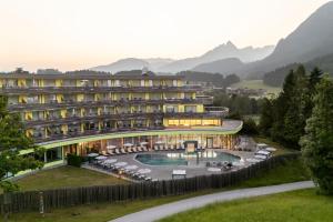 Nespecifikovaný výhled na hory nebo výhled na hory při pohledu z hotelu