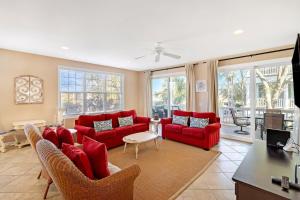 TV a/nebo společenská místnost v ubytování Tybee Tides 510A