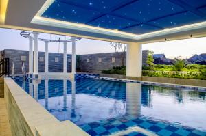 Bazen u ili blizu objekta Tara Hotel Yogyakarta