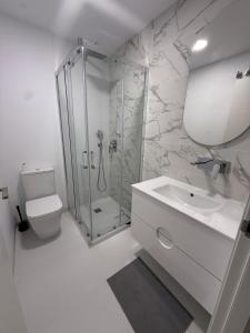 Vannituba majutusasutuses Luxe appartement op de begane grond met een fijne tuin