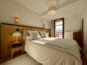 Postel nebo postele na pokoji v ubytování Homency - Résidence Fermes de l'Alpe C403