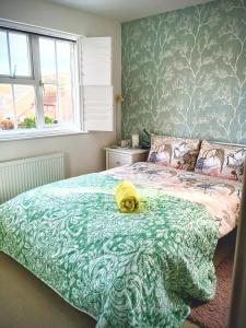 Postel nebo postele na pokoji v ubytování BIENVENUE in NEWHAVEN Luxury superking OR standard OR budget rooms