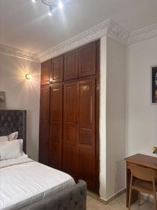 Ένα ή περισσότερα κρεβάτια σε δωμάτιο στο Lyzi homes