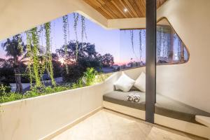 Postel nebo postele na pokoji v ubytování Modern 1-br Loft With Art Deco Vibe Shared Pool + 19 fotografií