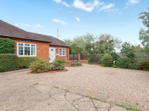 a brick house with a driveway in front of it at Heysham Retreat in Evesham
