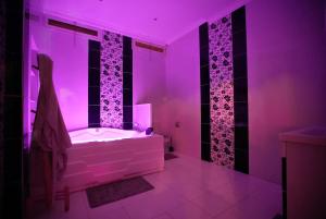 Postel nebo postele na pokoji v ubytování la villa cozy