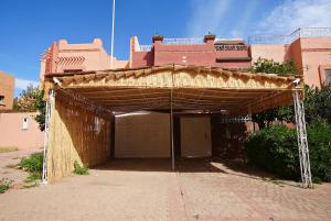 Budova, kde se vila nachází + 35 fotografií