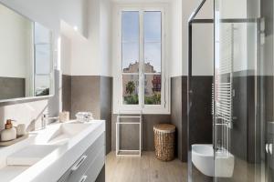 Koupelna v ubytování L'Or Bleu + 12 fotografií